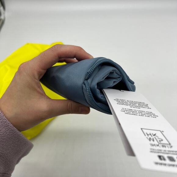 IHKWIP Set of 2 Packable Cosmetic Cases Pouches Yellow & Indigo - Picture 10 of 14